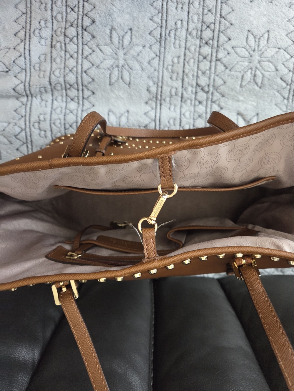 Michael Kors Tan Gold Studded Leather Jet Set Tote Bag Large Size Travel Office - Picture 9 of 16